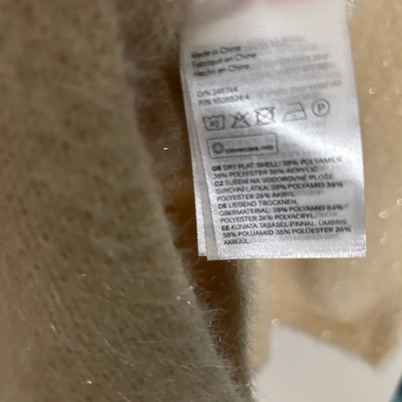 H&M NWT Beige Knit Sweater - Picture 6 of 6